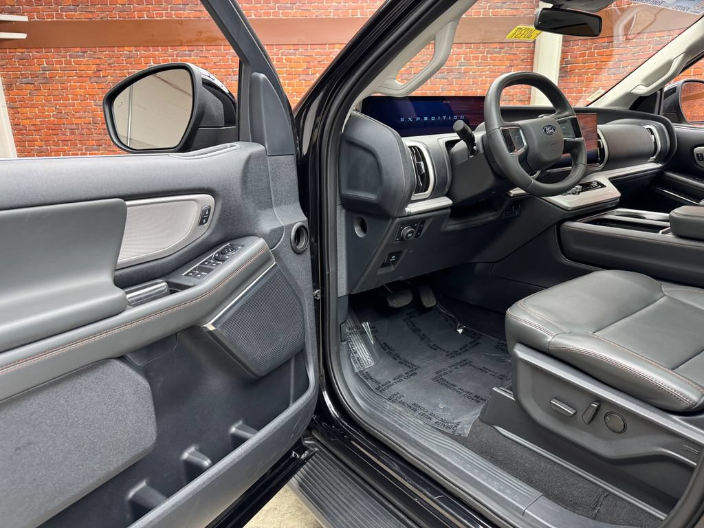 Certified 2025 Ford Expedition Active AWD/4WD image 10