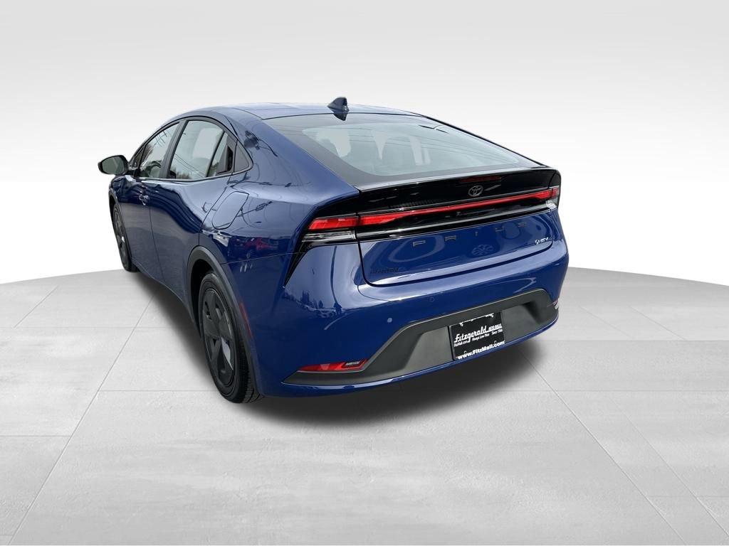 Used 2025 Toyota Prius LE image 5