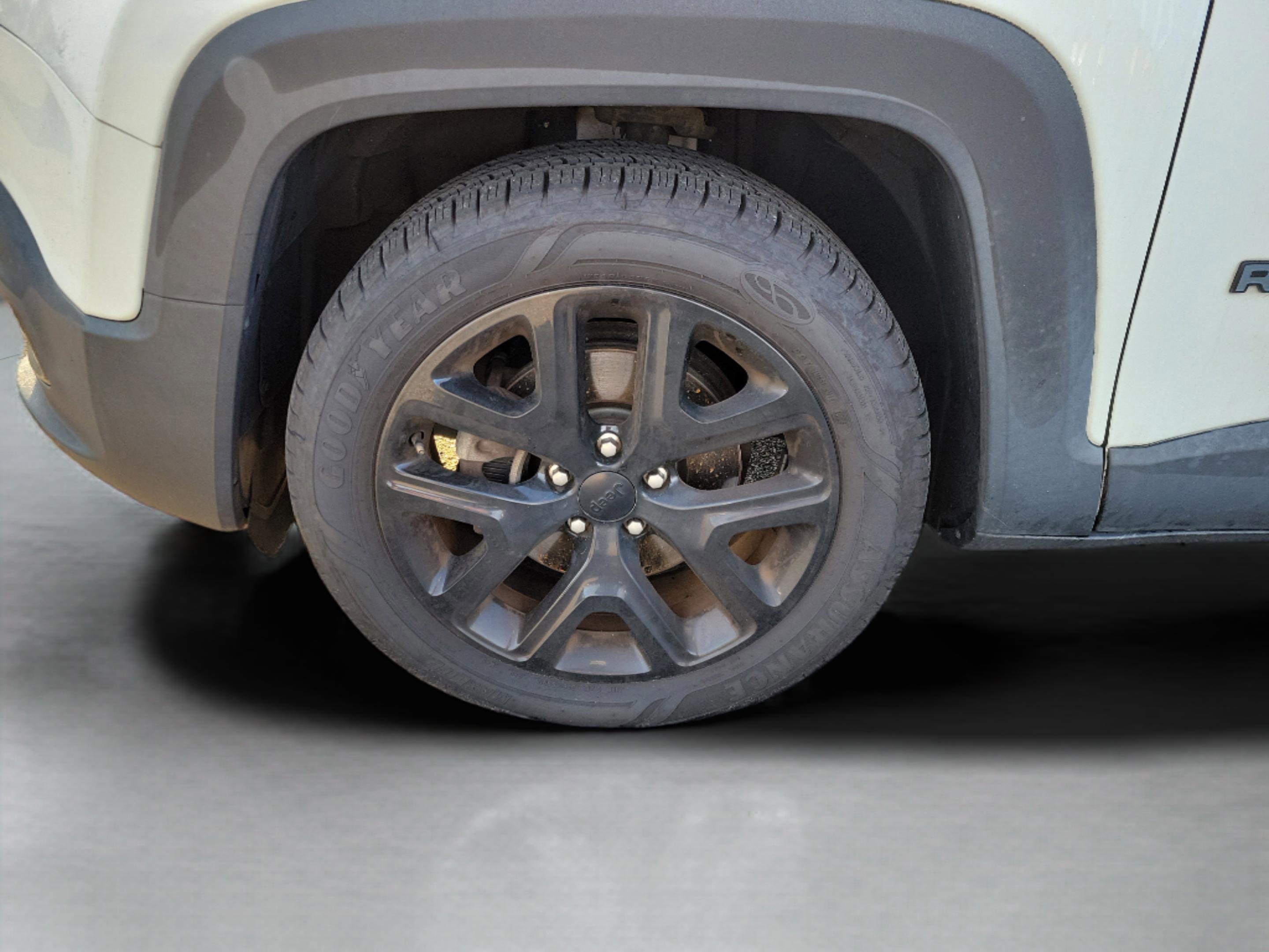 Used 2017 Jeep Renegade Altitude image 32