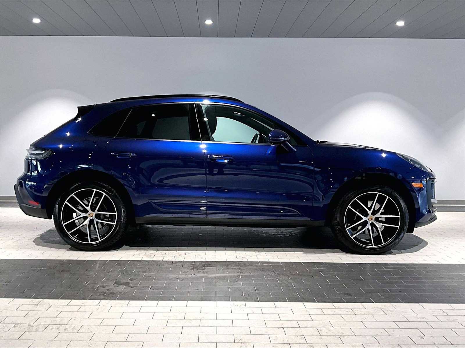 Used 2025 Porsche Macan image 11