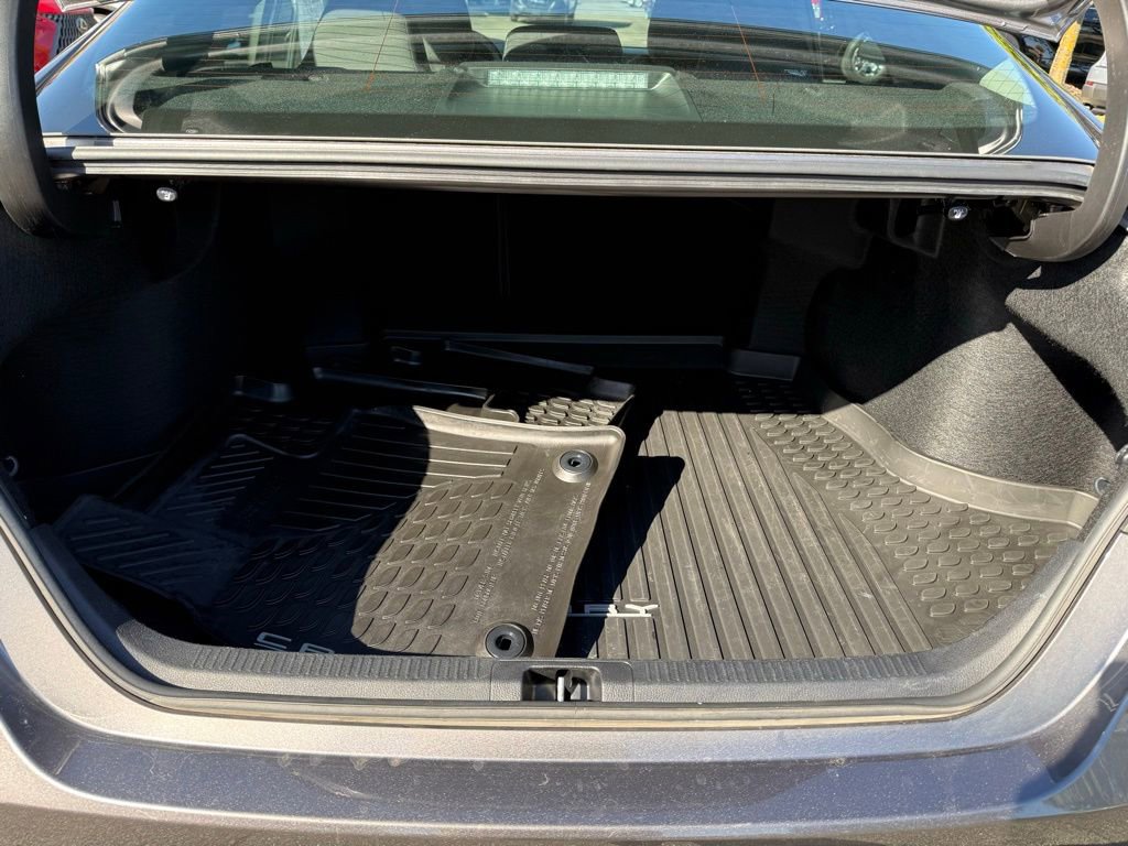 Used 2018 Toyota Camry LE image 17