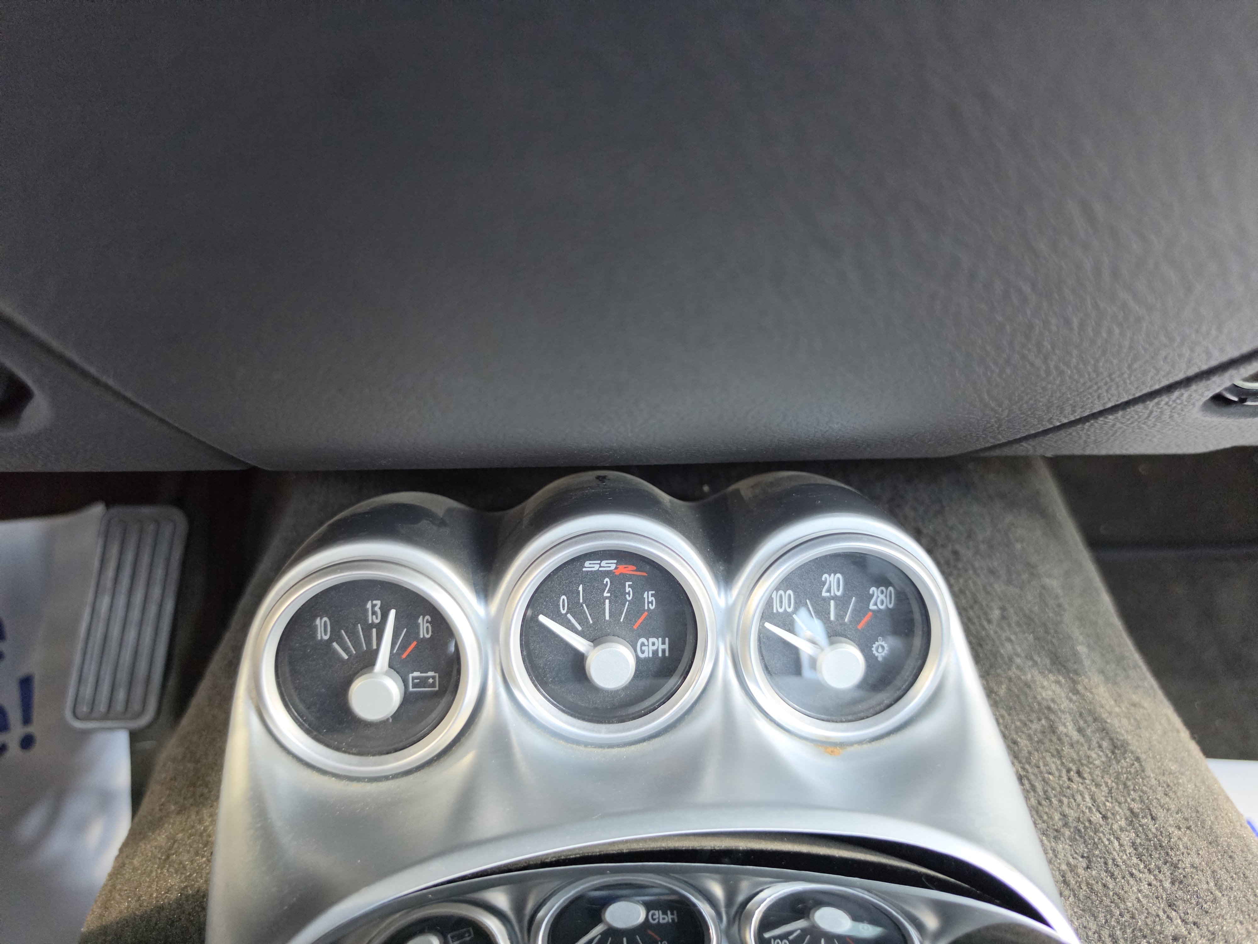 Used 2004 Chevrolet SSR w/ Preferred Equipment Group RWD image 29