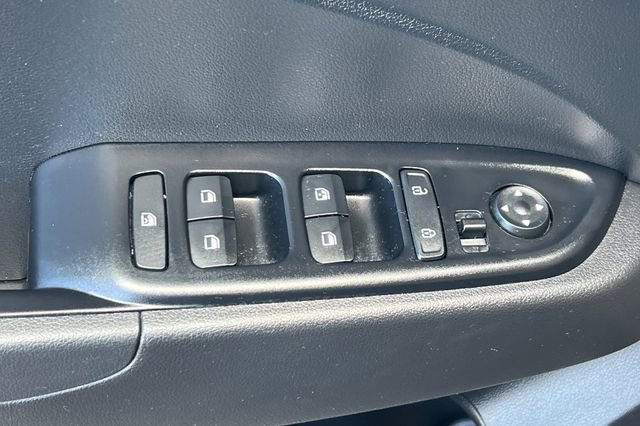 Used 2025 Hyundai Venue SEL image 12