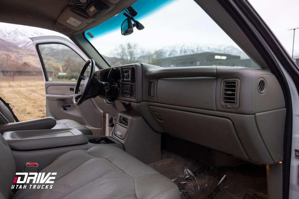 Used 2002 Chevrolet Silverado 2500 LT w/ Off-Road Skid Plate Pkg AWD/4WD image 12
