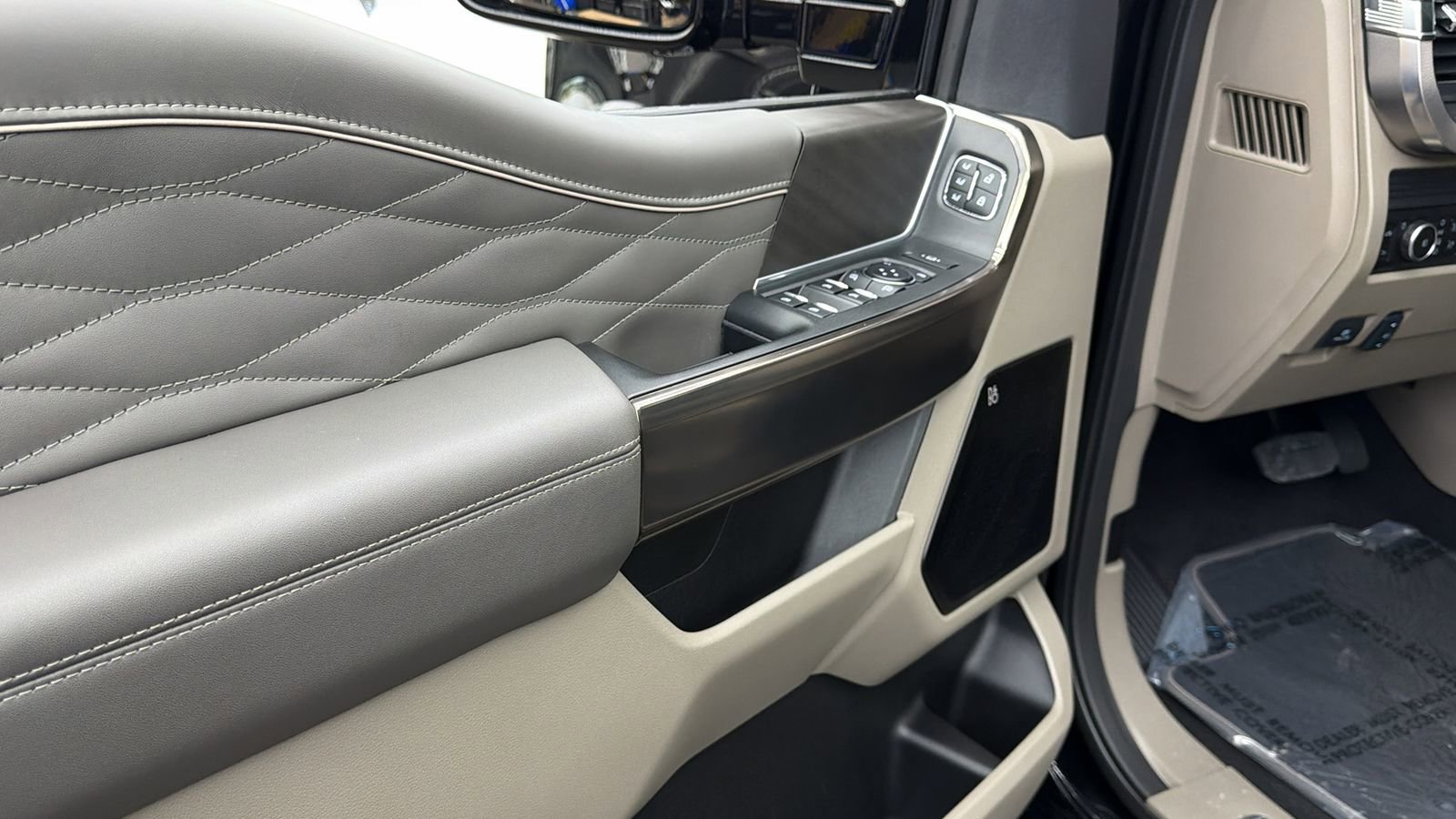 Used 2026 Ford F450 Platinum w/ Platinum Plus Package image 26