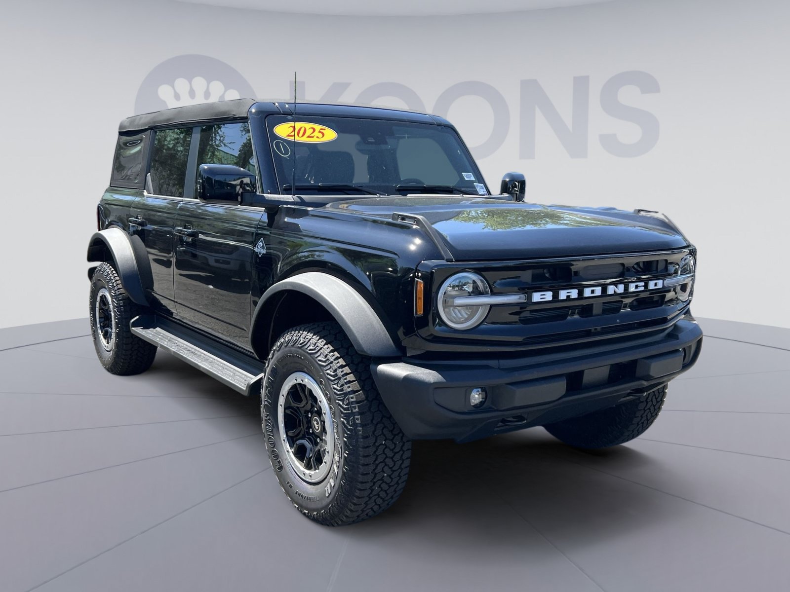 New 2025 Ford Bronco Outer Banks w/ Sasquatch Package AWD/4WD image 2