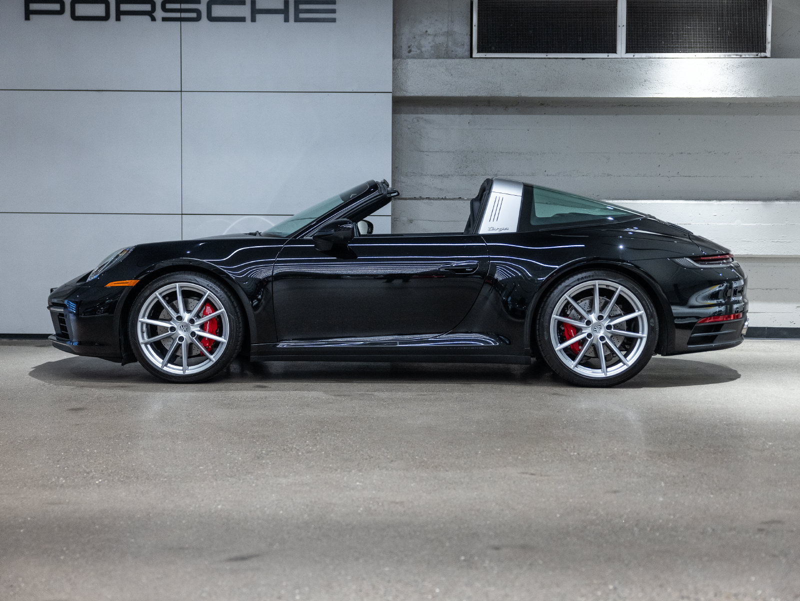 Certified 2024 Porsche 911 Targa 4S AWD/4WD image 2