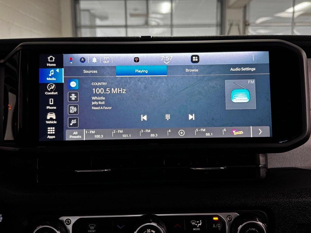 Used 2024 Jeep Gladiator Sport AWD/4WD image 15
