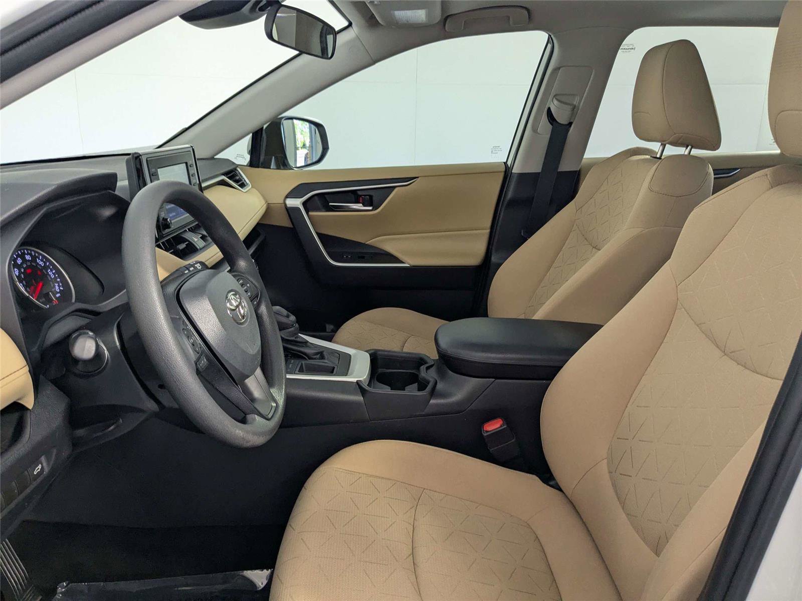 Used 2021 Toyota RAV4 XLE w/ Convenience Package image 12