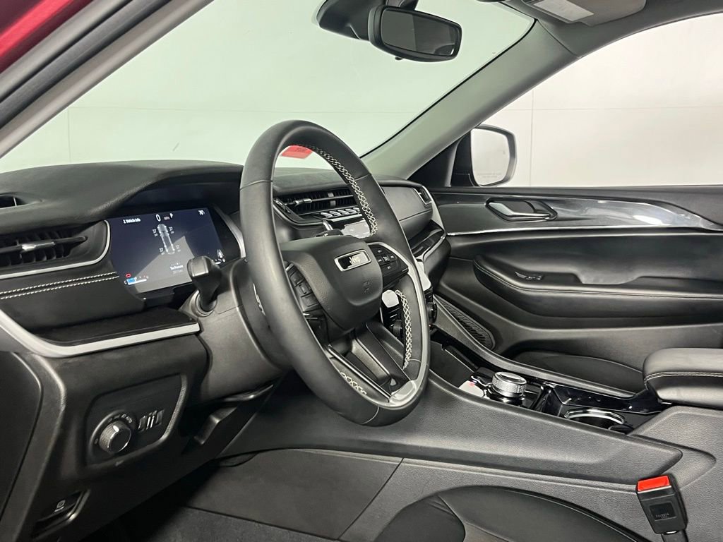 Used 2023 Jeep Grand Cherokee Laredo w/ Luxury Tech Group I image 20