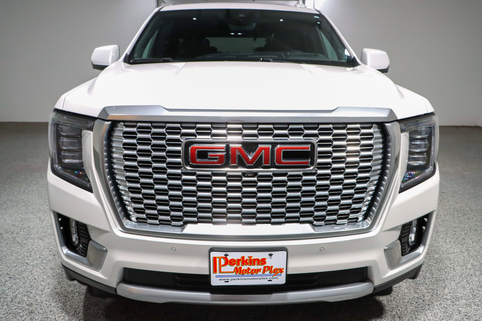 Used 2023 GMC Yukon Denali w/ Denali Reserve Package AWD/4WD image 4