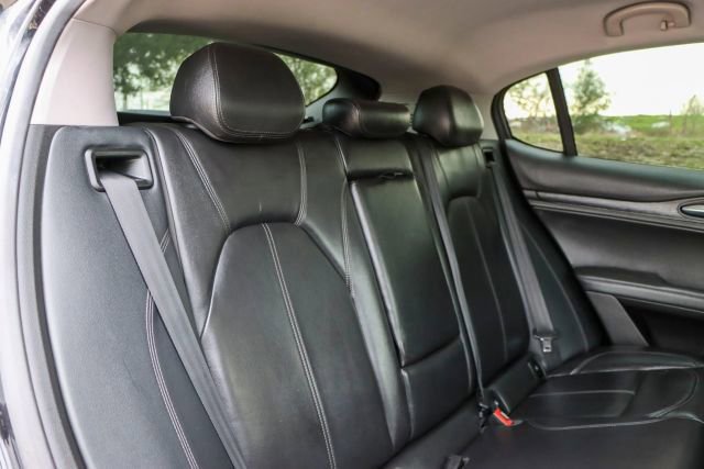 Used 2018 Alfa Romeo Stelvio AWD image 15