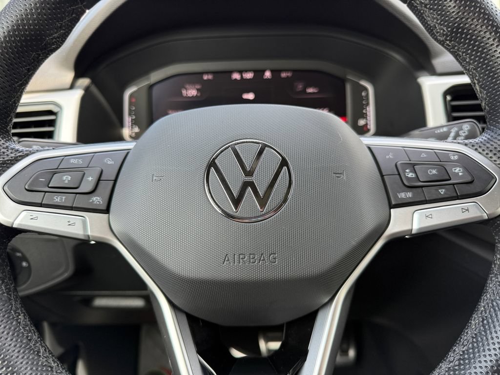 Used 2023 Volkswagen Atlas Cross Sport SEL R-Line AWD/4WD image 21