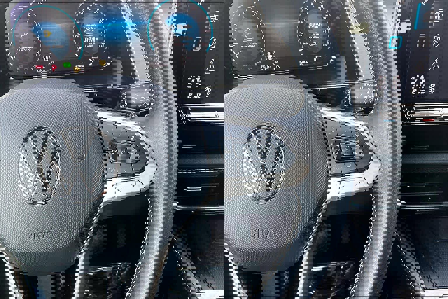 Used 2025 Volkswagen Atlas Cross Sport SE AWD/4WD image 24