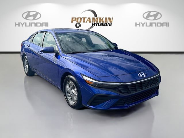 Certified 2026 Hyundai Elantra SE FWD image 3