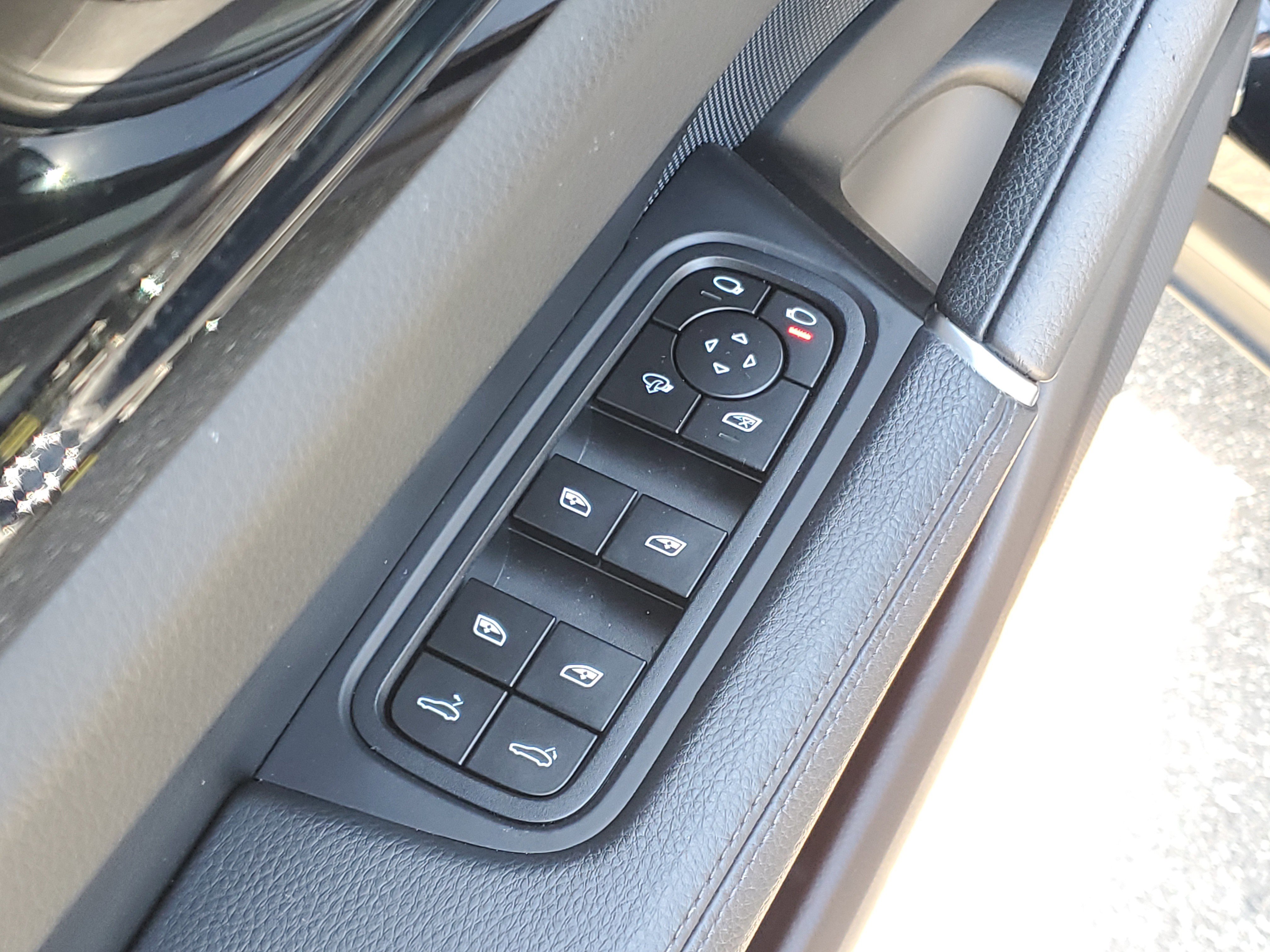 Used 2022 Porsche Cayenne AWD/4WD image 6