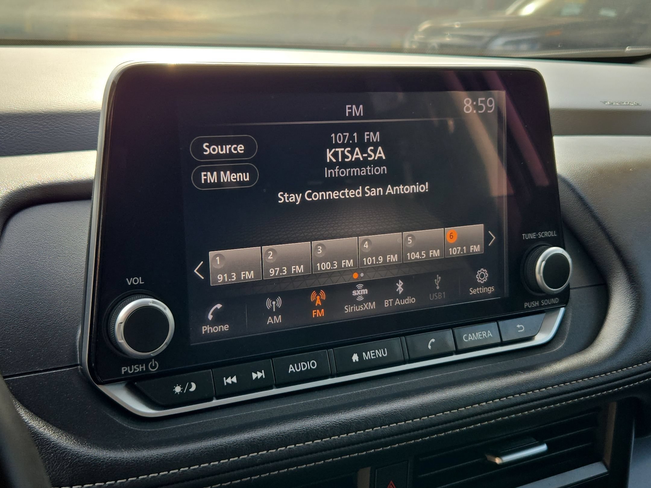 Certified 2025 Nissan Rogue SV FWD image 16