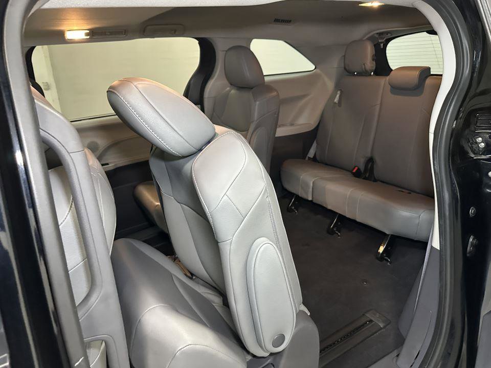 Certified 2021 Toyota Sienna XLE image 31