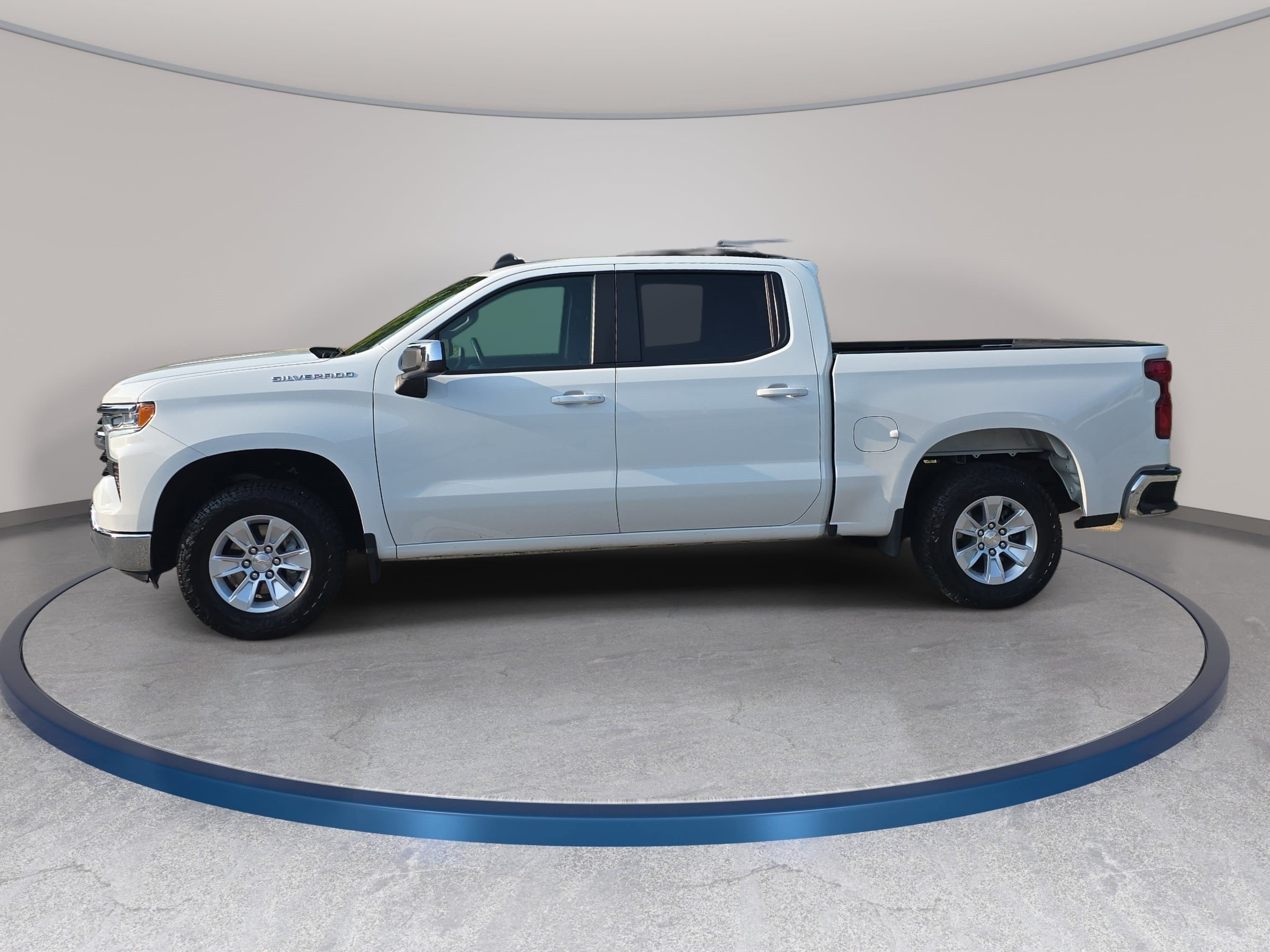 Used 2025 Chevrolet Silverado 1500 LT RWD image 5