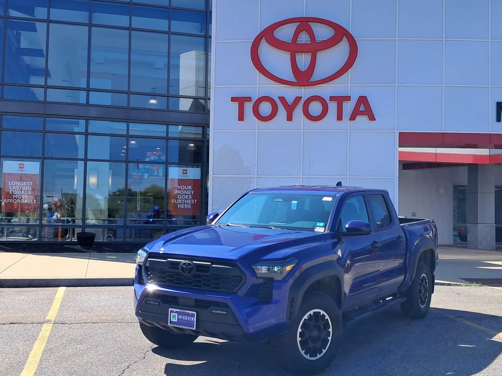 Used 2025 Toyota Tacoma TRD Off-Road AWD/4WD image 1