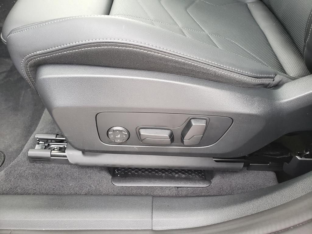 Certified 2025 BMW X2 xDrive28i AWD/4WD image 27