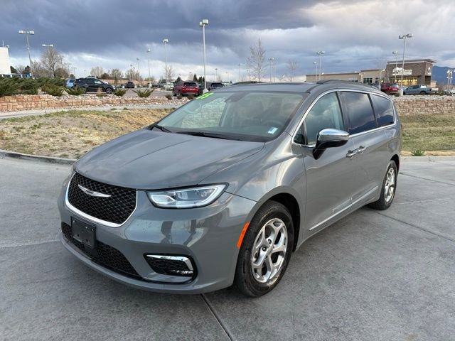 Used 2023 Chrysler Pacifica Limited video 3