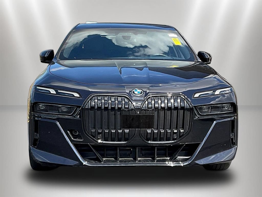 Used 2023 BMW i7 xDrive60 AWD/4WD image 2