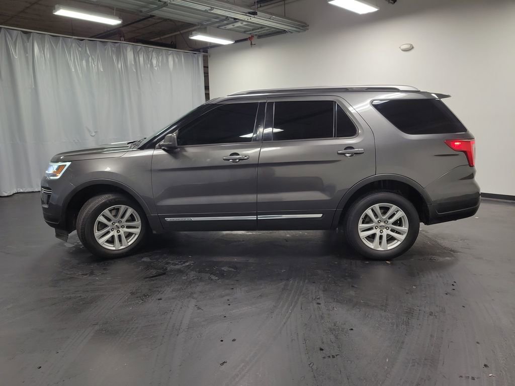 Used 2018 Ford Explorer XLT image 6