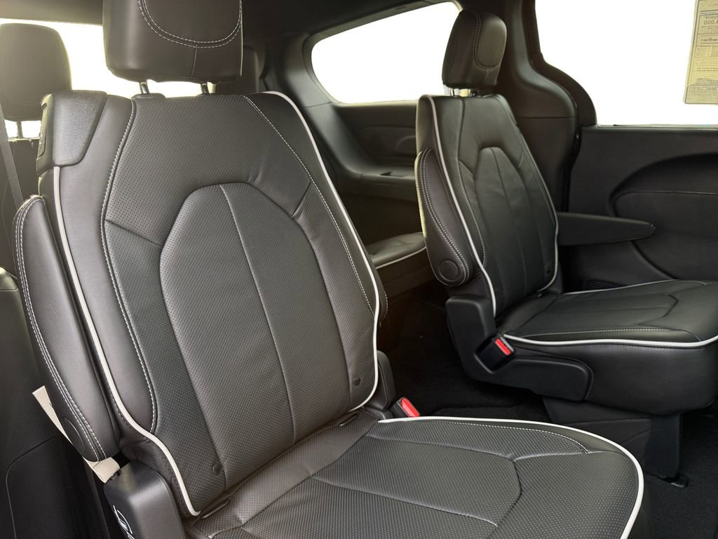New 2026 Chrysler Pacifica Limited w/ S Appearance Package image 14