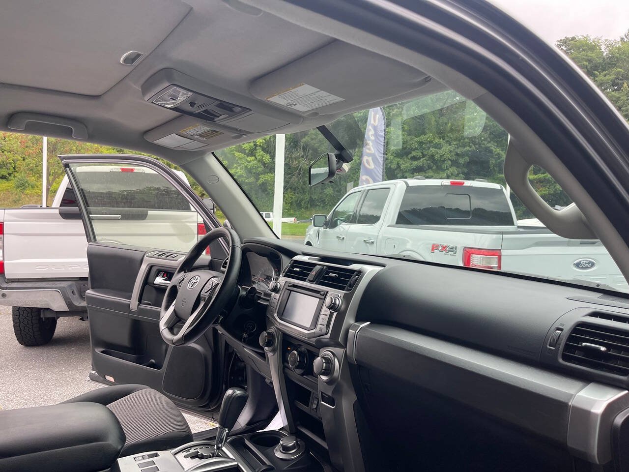 Used 2017 Toyota 4Runner SR5 AWD/4WD image 36