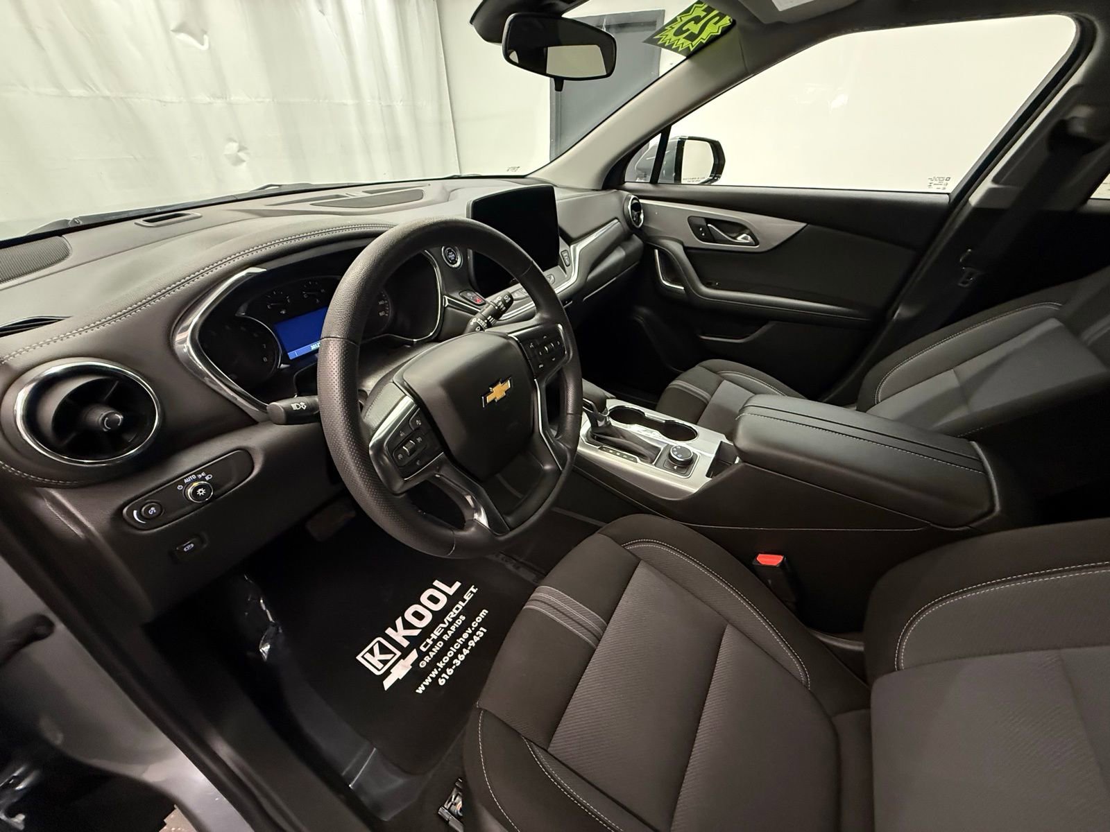 Used 2025 Chevrolet Blazer LT AWD/4WD image 11