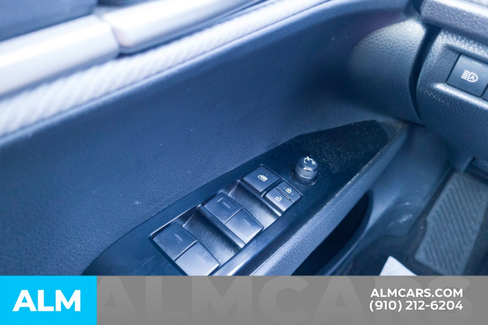 Used 2025 Toyota Camry SE image 35