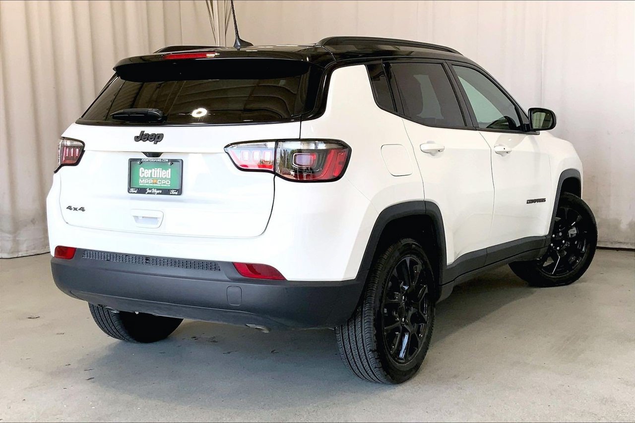 Used 2024 Jeep Compass Latitude w/ Altitude Special Edition AWD/4WD image 12