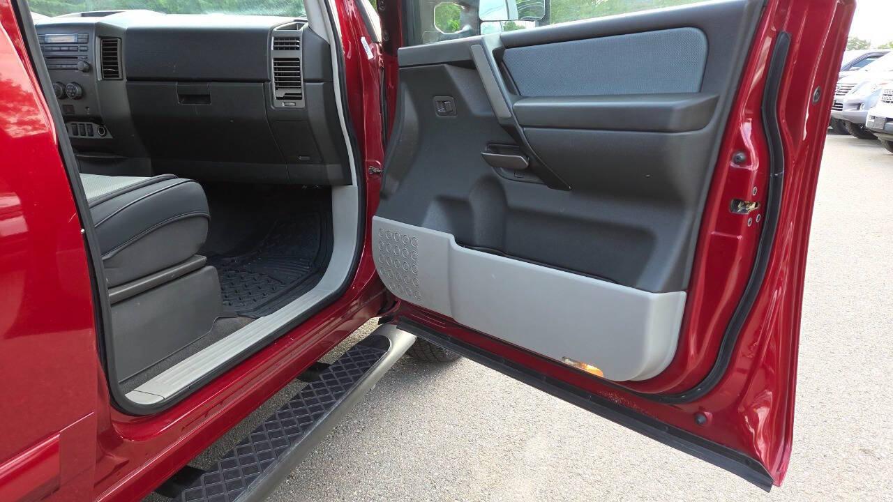 Used 2004 Nissan Titan SE w/ (Bed) Utility Bed Pkg AWD/4WD image 47