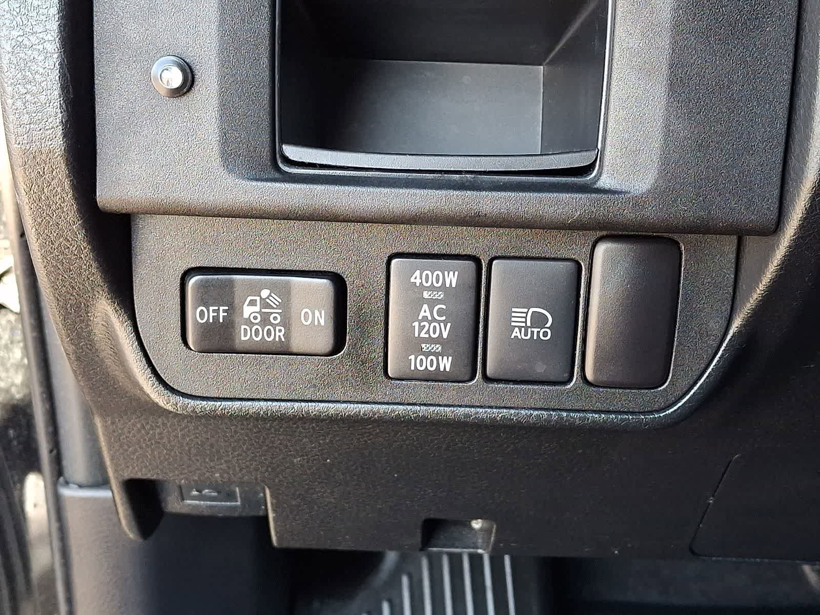 Used 2018 Toyota Tacoma TRD Sport AWD/4WD image 29