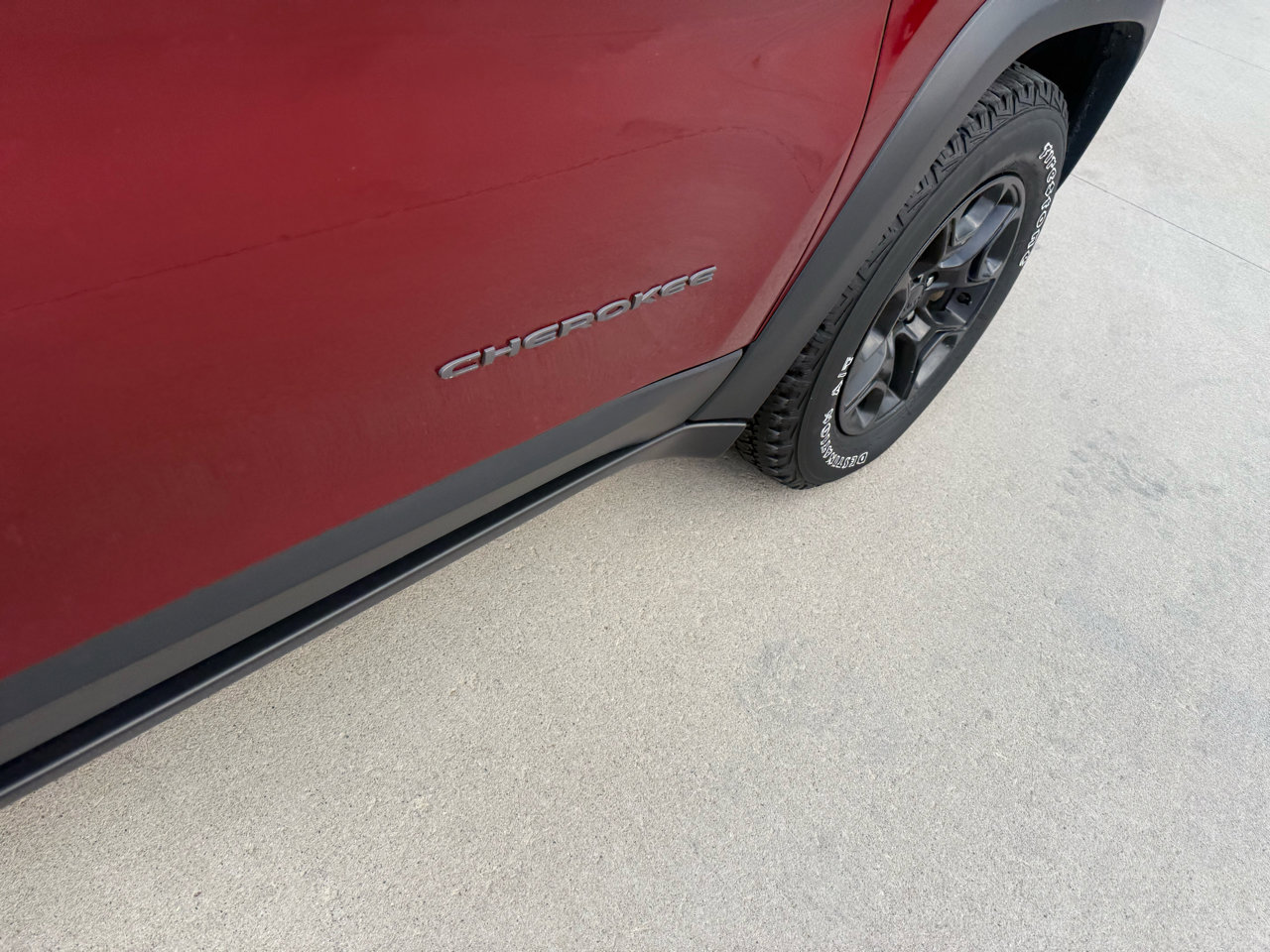 Used 2019 Jeep Cherokee Trailhawk image 26