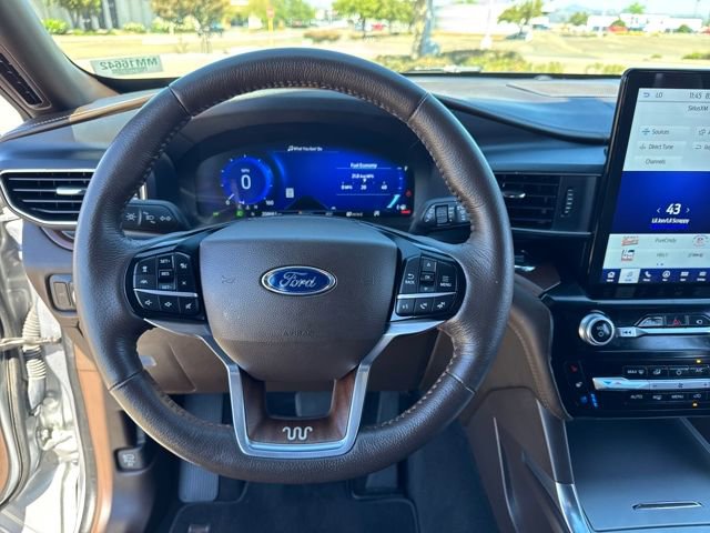 Used 2022 Ford Explorer King Ranch w/ Premium Technology Package image 8