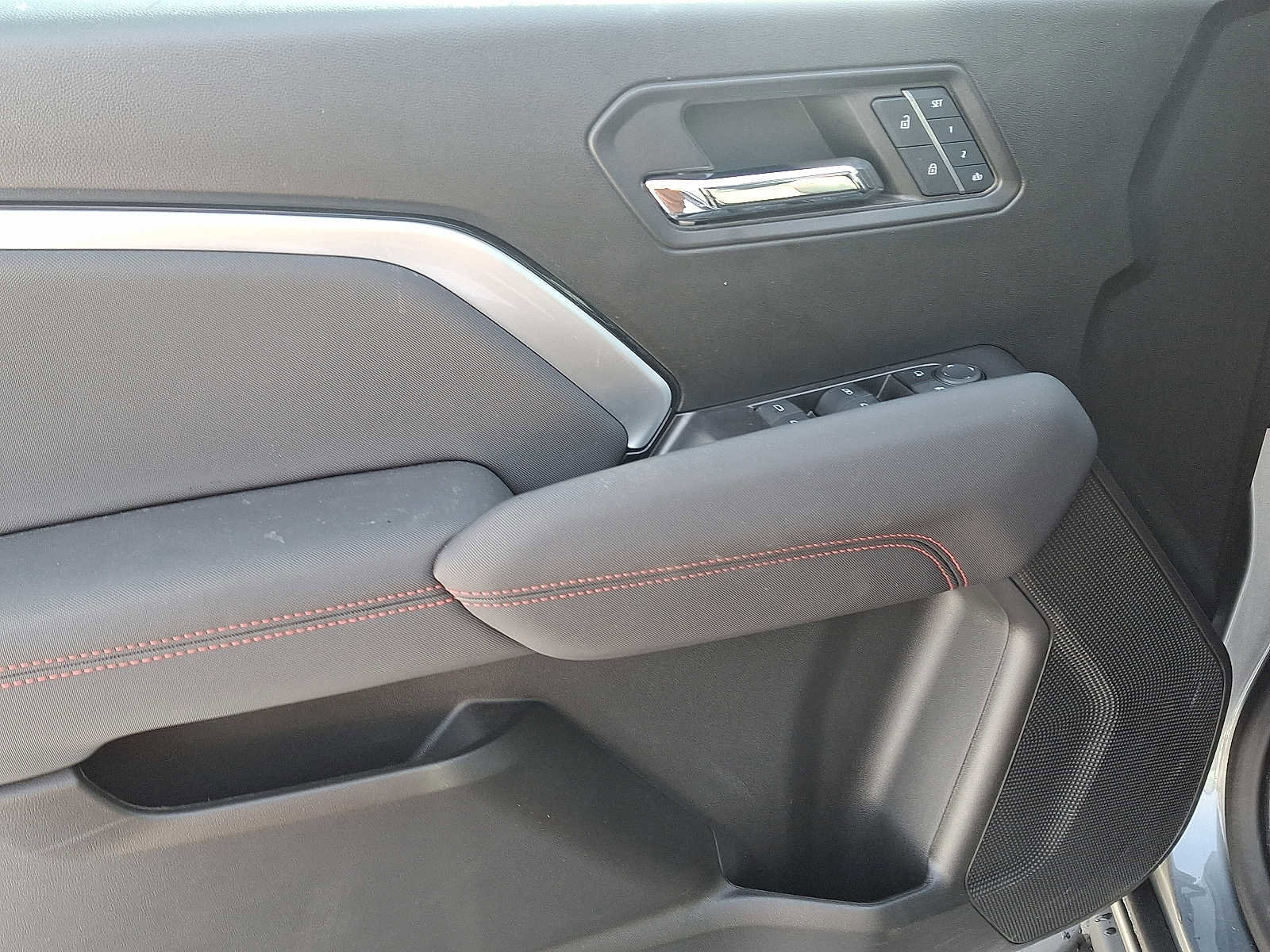 Used 2024 Chevrolet Colorado Z71 w/ Z71 Convenience Package 2 image 12