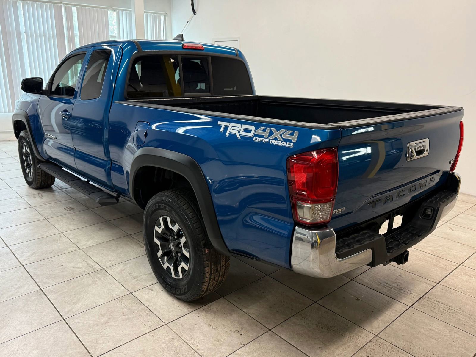 Used 2016 Toyota Tacoma TRD Off-Road w/ Towing Package image 7