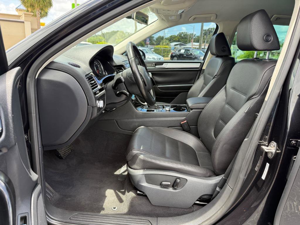 Used 2015 Volkswagen Touareg Sport image 12