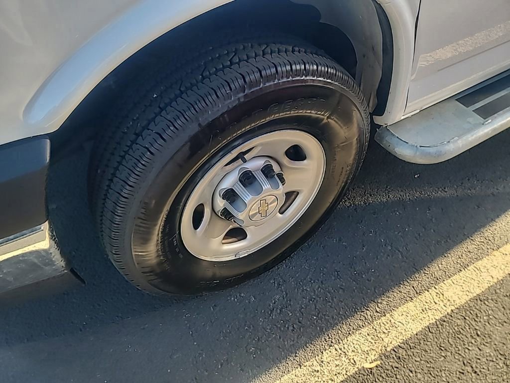 Used 2024 Chevrolet Express 2500 w/ Driver Convenience Package image 3