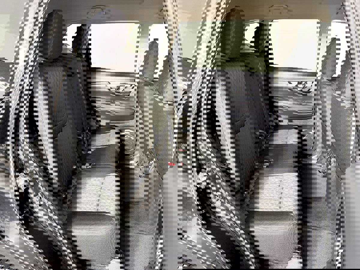 Used 2018 Nissan Rogue SV image 36