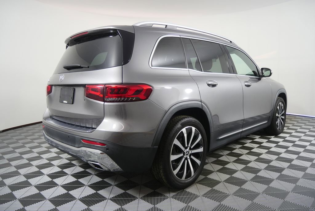Used 2023 Mercedes-Benz GLB 250 w/ Premium Package image 3