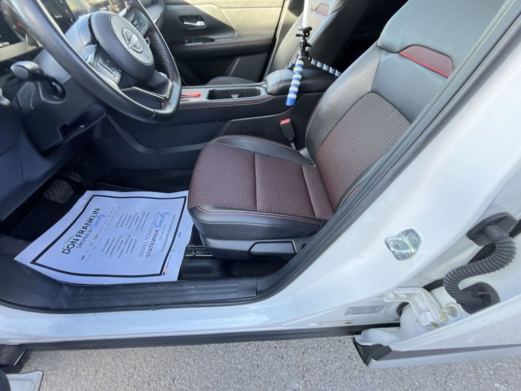 Used 2025 Nissan Kicks SR image 12