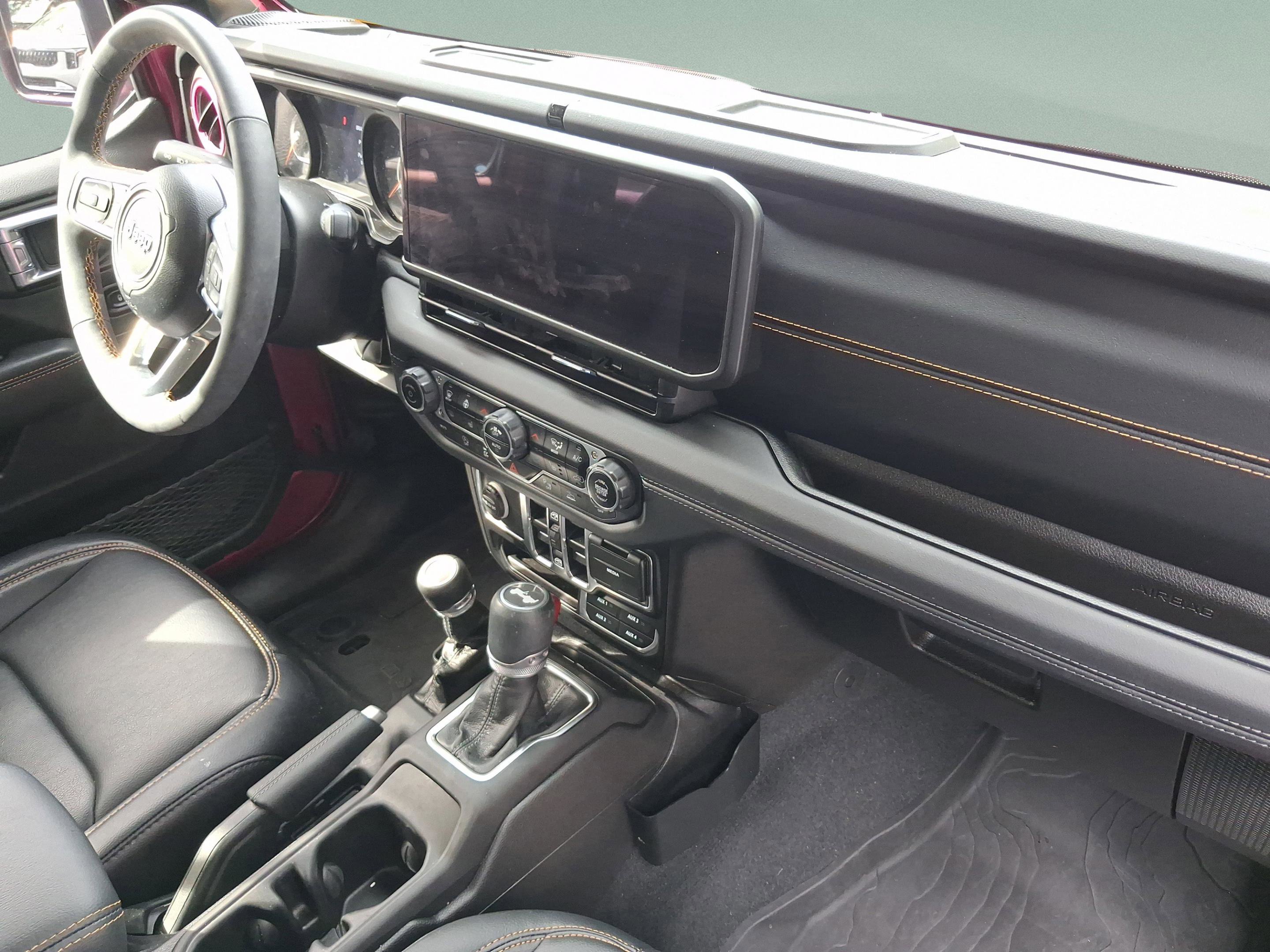 Used 2024 Jeep Wrangler Sahara w/ Technology Group AWD/4WD image 35