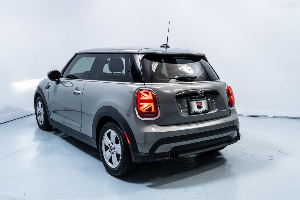 Used 2022 MINI Cooper 2-Door Hardtop image 3