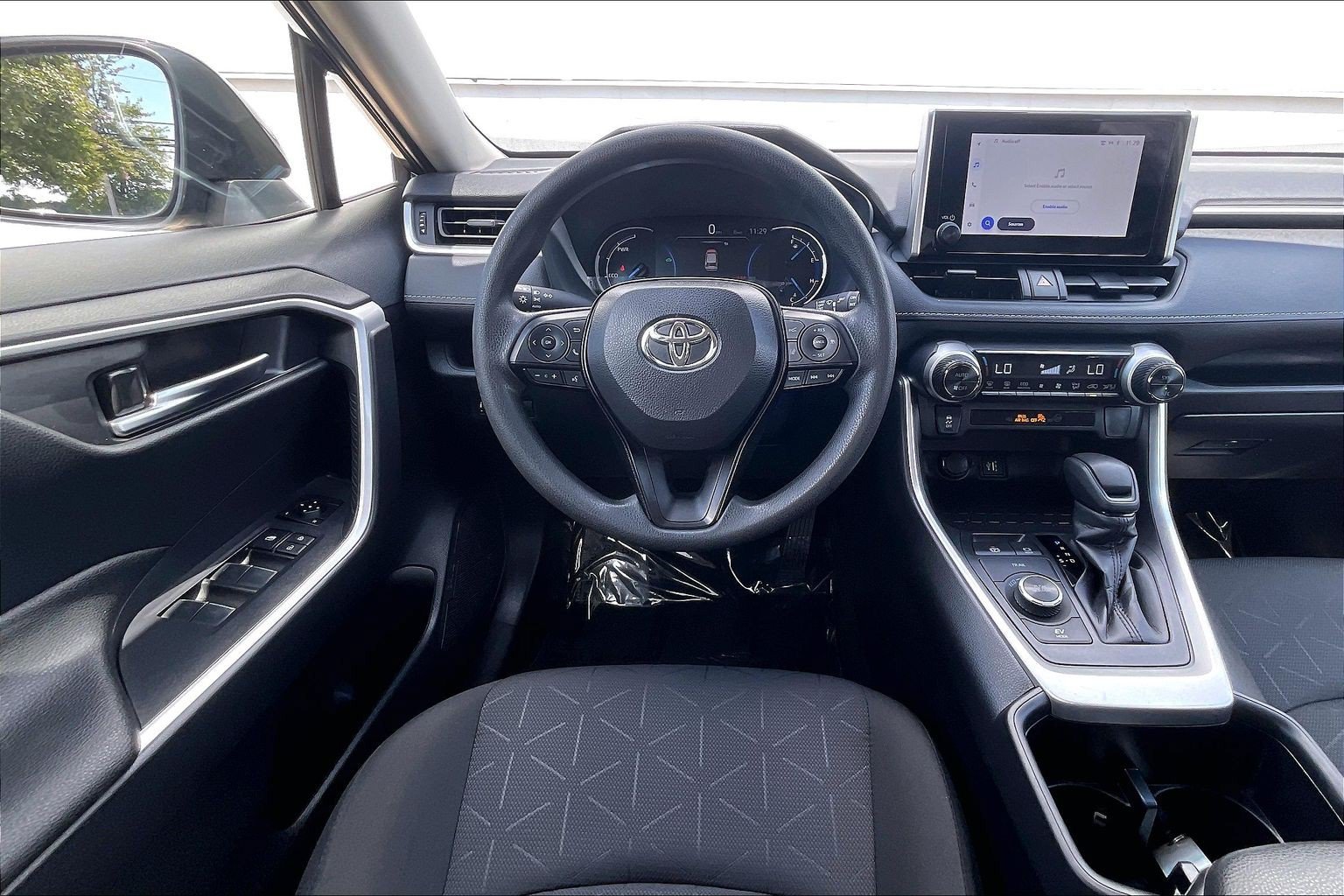 Used 2025 Toyota RAV4 XLE AWD/4WD image 6