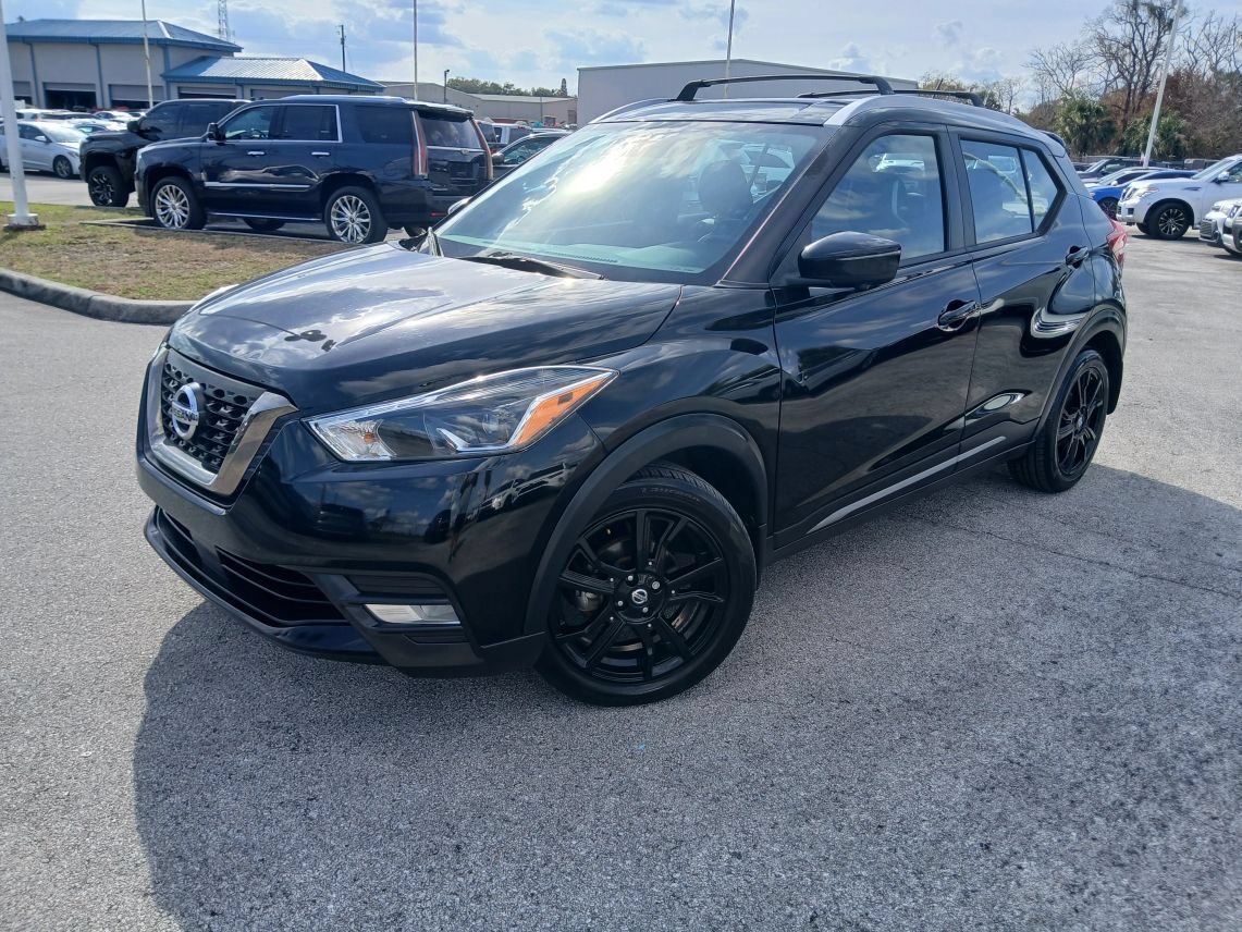 Used 2020 Nissan Kicks SR w/ SR Premium Package FWD image 2