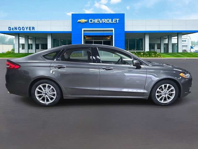 Used 2017 Ford Fusion SE image 6