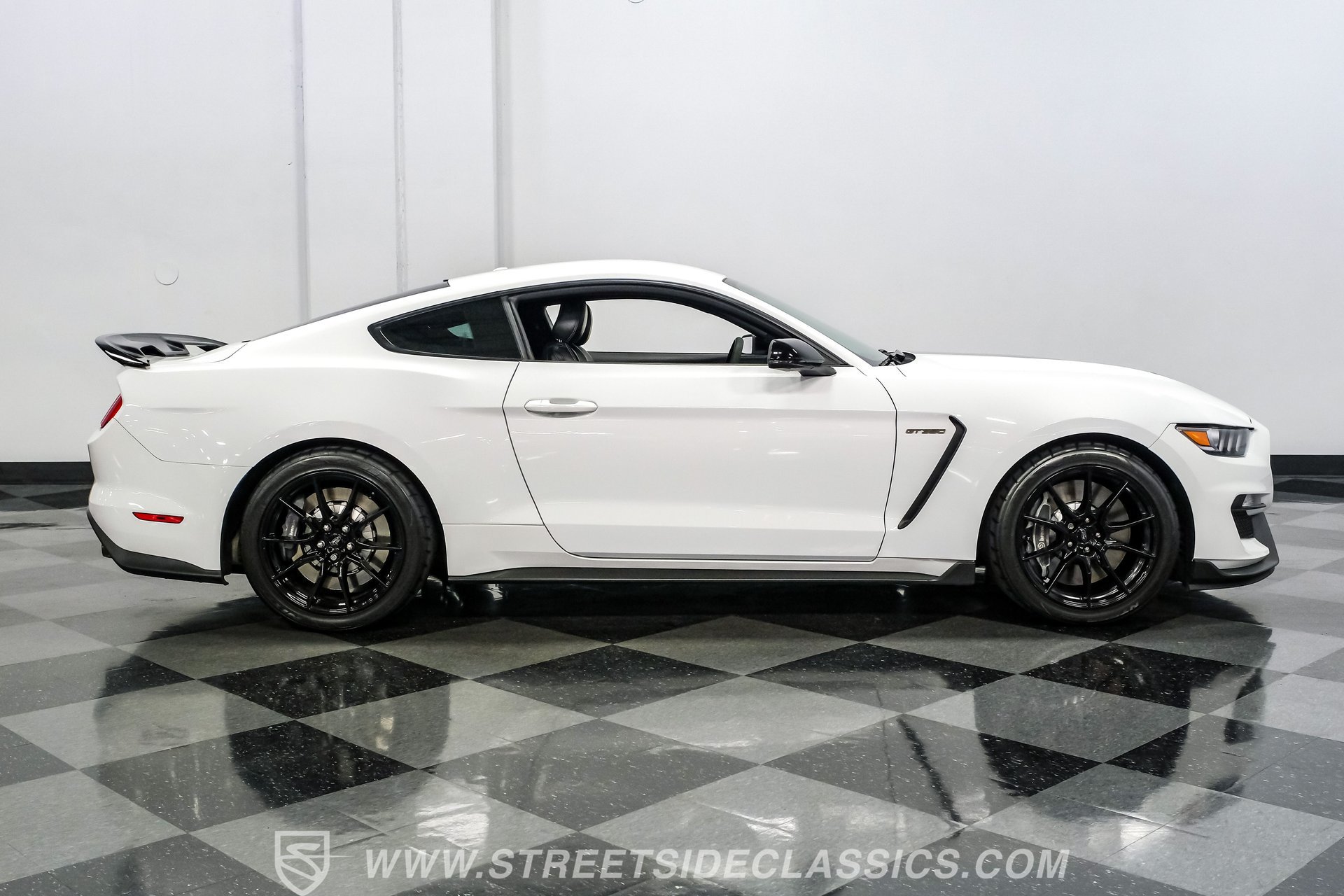Used 2019 Ford Mustang Shelby GT350 w/ Technology Package RWD image 14